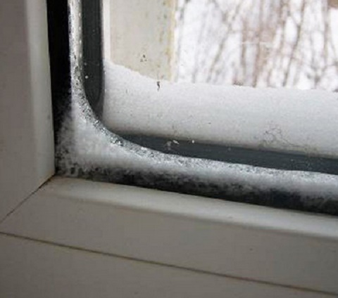 Иней на окнах. Ремонт и изготовление пластиковых окон во Владикавказе 